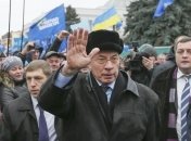 Азаров: Застрелить двоих митингующих могли провокаторы