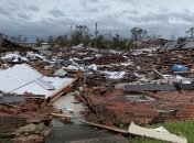 Разрушительная мощь: в США возросло количество жертв урагана Лора