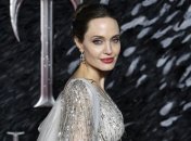 Анджелина Джоли посвятила эссе покойной матери: "Ее смерть изменила меня"