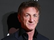 Дебютный роман Шона Пенна был высмеян критиками и соцсетями