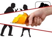 Удар нанесла разбитой бутылкой