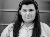 Alyona alyona выпустила новый клип вместе с дебютным альбомом "Пушка"