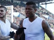 Футболист "Интера" оскорбил собственных болельщиков (Видео)