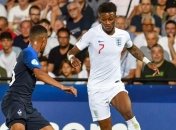 Четверо грабителей угрожали мачете голой жене футболиста сборной Англии