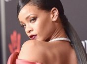 В латексных чулках: Рианна поразила формами в откровенном белье (фото)