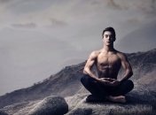 Аполлоны из ВК застывшие в йоге (Фото) 