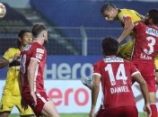 Защитник года: в Индии футболист невероятным образом спас свою команду (видео)