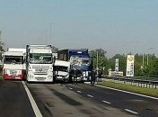 Под Киевом произошли масштабные ДТП: транспорт застрял в пробке