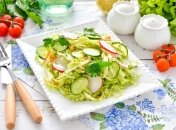 Свежий, хрустящий, полезный салат