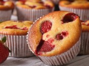 Маффины с клубникой