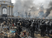 На фото граница силовиков на Майдане Незалежности во время попытки силового разгона Евромайдана, 19 февраля 2014 года