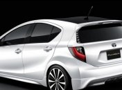 Toyota представила гибрид Premi Aqua