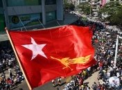 Протестующих в Мьянме расстреляли боевыми патронами: первые данные о жертвах