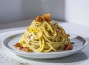 Паста Карбонара станет отличным вариантом обеда или ужина (изображение создано с помощью ИИ)