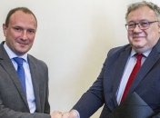 Недружественная риторика Сийярто: Божок встретился с послом Венгрии