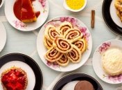 Постоянно тянет на сладкое: диетолог объяснил, почему такое бывает, и что с этим делать