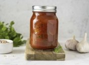 Незвичайна закуска – огірки в томаті