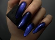 У трендах зими 2024 оксамитовий манікюр у будь-яких відтінках