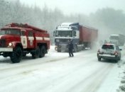 Непогода на Закарпатье: перекрыты дороги, обесточены 25 сел