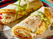 Сніданок з лаваша, яєць та сиру