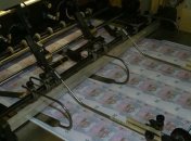 Монетный двор НБУ начал печатать деньги в две смены - источник
