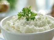 Чтобы приготовить нежное картофельное пюре, следует знать несколько секретов (изображение создано с помощью ИИ)