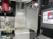 Деньги не пахнут? "Друг Украины" активно помогает России производить оружие