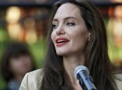 Анджелина Джоли собирается усыновить еще одного ребенка 