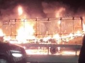 В Киеве вспыхнула и за считанные минуты сгорела маршрутка: видео происшествия