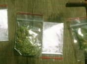 Полиция изъяла оружие и наркотики у винницкой пенсионерки 