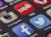 Блогер слетел в карьер на крыше пылающего авто и возмутил сеть видео