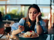 Узнайте, что делать после переедания