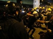 В Гонконге полиция начала разгон протестующих и освободила парламент