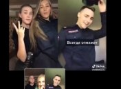 Харьковские курсантки попали в громкий скандал из-за "мостика дружбы" с Россией (видео) 