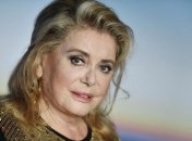 Идет на поправку: Катрин Денев вернулась домой после перенесенного инсульта