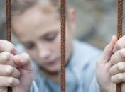 Арестована подозреваемая в торговле детьми учительница интерната