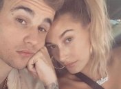 Банановый принт или костюм клоуна: Джастин Бибер выбирает наряд для своей свадьбы