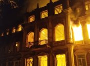 Перетворюють ніч на день: окупанти б’ють по Бахмуту фосфорними боєприпасами