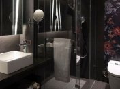 Как сделать санузел визуально больше: идеи дизайнеров