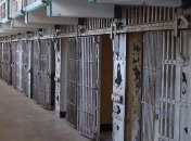 Избили надзирателя и забрали ключ: из Черниговского СИЗО пытались сбежать двое несовершеннолетних