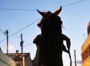 Пьяная студентка выбросилась из окна после вызова сатаны