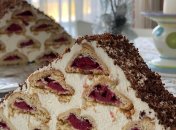 Нежный крем и вишня с кислинкой создают вкуснейшее сочетание