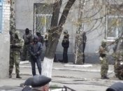 Вооруженные люди захватили райотдел милиции в Славянске (Видео)