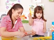 Мастерим с детьми: забавный жираф из прищепок