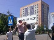 В "ДНР" начали менять украинские дорожные указатели на российские