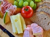 Врачи назвали продукты, которые не стоит употреблять при простуде