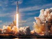 SpaceX заключила первый контракт на запуск Falcon Heavy