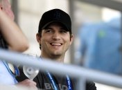 Эштон Кутчер подарил половину шикарного особняка дочери Деми Мур