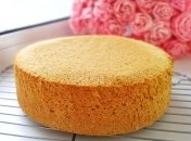 Бисквит получается невероятно нежным