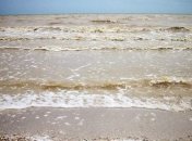 В курортной Кирилловке отдыхающие испугались смерча, а в Карпатах опять выпал снег